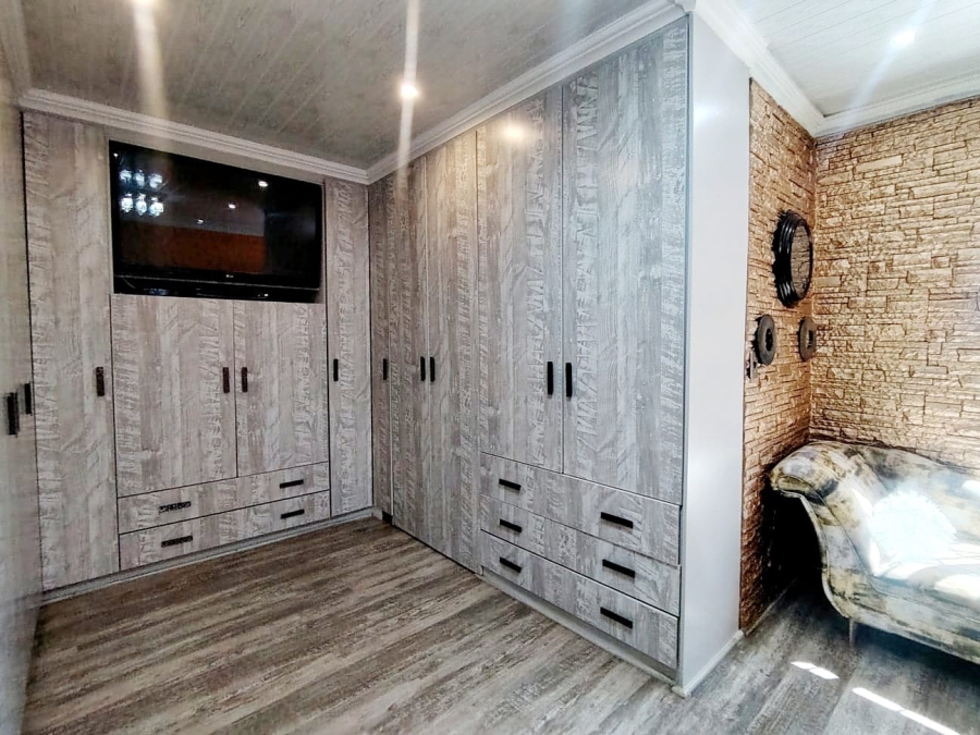 4 Bedroom Property for Sale in West Bank Eastern Cape